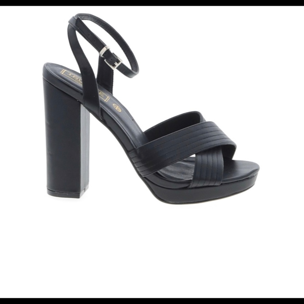 Black platform heels, NWB